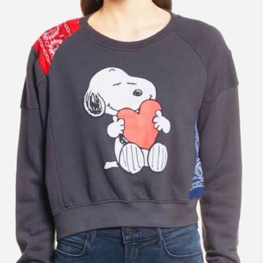 Daydreamer Snoopy Heart Graphic Grey Bandanna Casual Sweater Size M